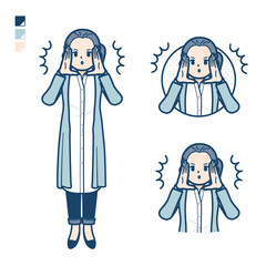 ロングシャツを着た女性が大声で警告しているイラスト