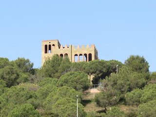 Fototapeta na wymiar Carretera Y Arboles Camino Al Castillo De Baro Mirador Llobera Barcelona
