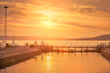 Naklejka premium sunset on the pier