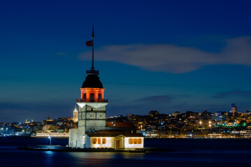 Fototapeta premium Kiz Kulesi or Maiden's Tower at night