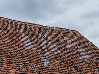 Ausbesserungen an altem Dach am Altbau