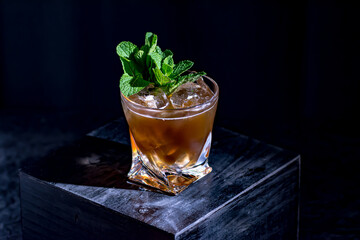 A Torino Smash cocktail with Vermouth and mint