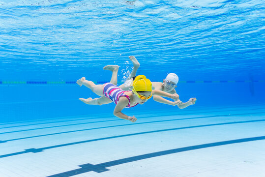 kids swimming 