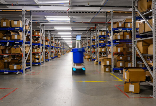 Single robot glides through Ecommerce  Warehouse 