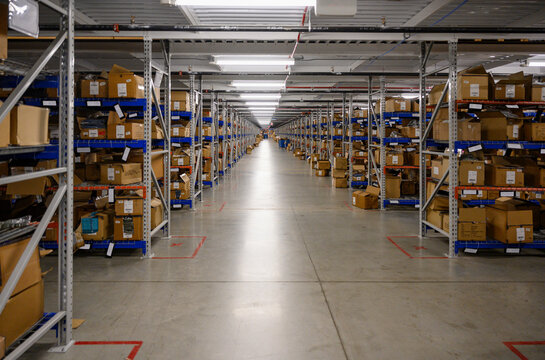 Vacant floor at E-Commerce Warehouse Distribution