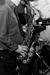 Obraz na płótnie Canvas man playing saxophone