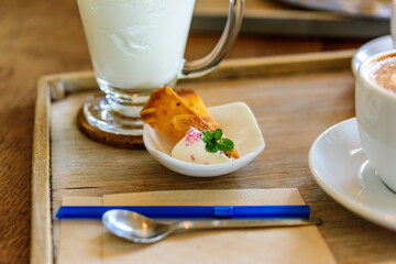 カフェモーニングの小皿、軽食