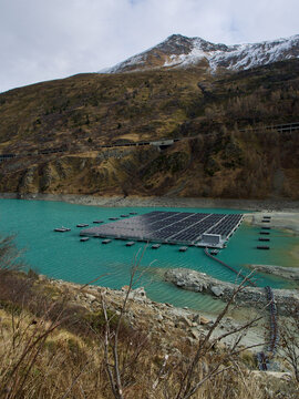 Floating solar power plant, renewable energy technology