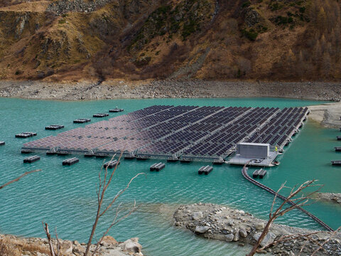 Floating solar power plant, renewable energy technology