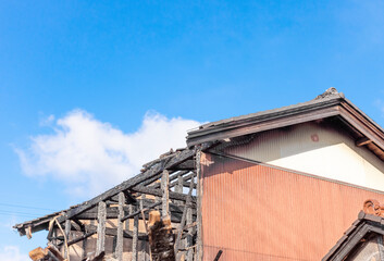 火事で燃えた住宅。火災現場。