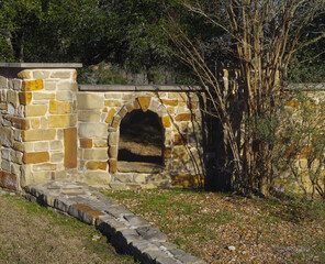 Stone wall with decorative keystone or capstone arch