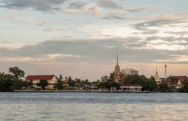 Naklejka premium Bangkok, Thailand - 02 Feb, 2022 : The view of the Chao Phraya River that sees Wat Bangkrachaonok area. No focus, specifically.