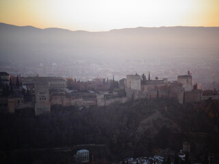 [Spain] The Alhambra illuminated by the setting sun (the Albaicín, Granada)