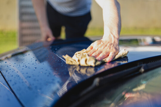 Car drying with the cloth