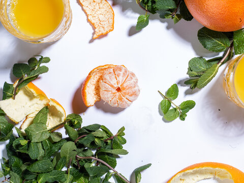 Citrus fruit and mint prepared for juice