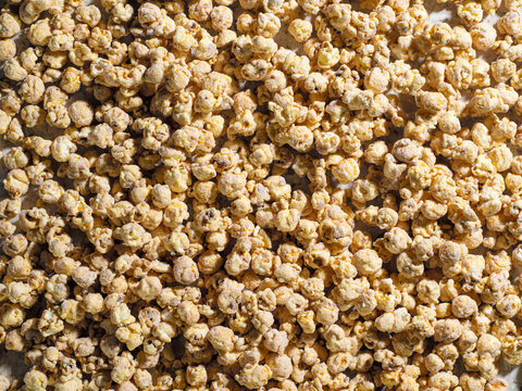 Flavored popcorns