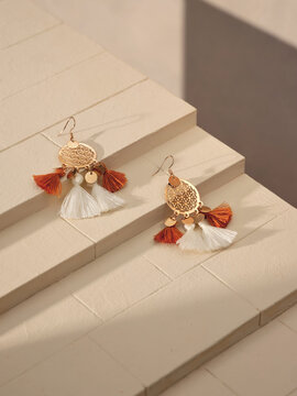 ear ring is jewellery which are used by women