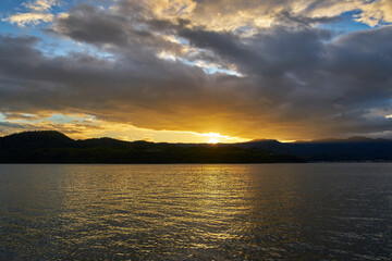 東郷湖からの日の出