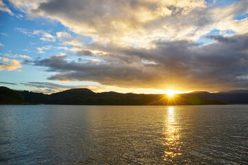 東郷湖からの日の出