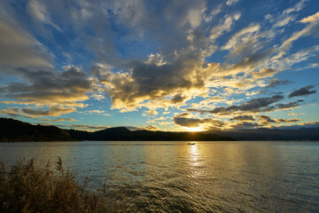 東郷湖からの日の出