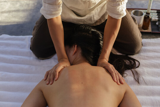 Shoulder massage