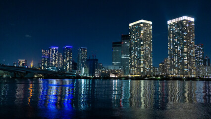 Fototapeta na wymiar Night view of a high-rise condominium along an urban river_01