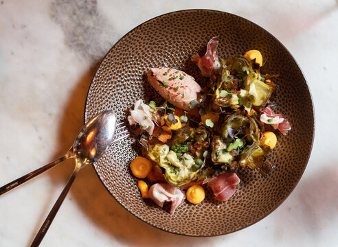 Artichokes with ham, fua and other ingredients