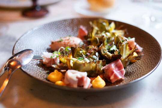 Artichokes with ham, fua and other ingredients