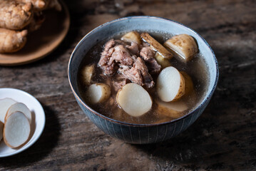 Food therapy nourishing soup Gastrodia elata pig bone soup
