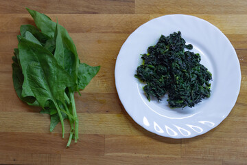 Collage. Fresh spinach and spinach puree on a plate. Proper nutrition. Vegetable dish. A healthy light dinner. Flat lay