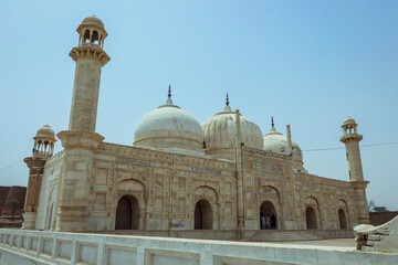 Fototapeta premium Abbasi Jamia Masjid Qila Mosque built by Nawab Bahawal Khan near to Derawar Fort in Yazman Tehsil, within the Cholistan Desert in Bahawalpur, Pakistan