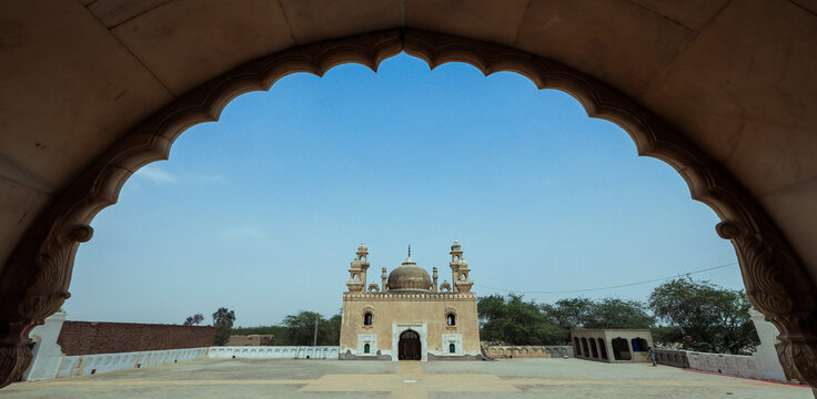 Abbasi Jamia Masjid Qila Mosque built by Nawab Bahawal Khan near to Derawar Fort in Yazman Tehsil, within the Cholistan Desert in Bahawalpur, Pakistan