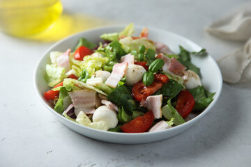 Vegetable salad with bacon and mozzarella 