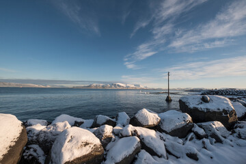 Fototapeta na wymiar Blick von der Halbinsel Seltjarnarnes zur Insel Akurey bei Reykjavik