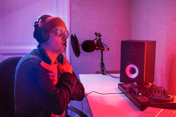 singer man sound recording music studio voice creative talent 