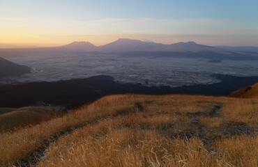 阿蘇山のカルデラ大観峰からの風光明媚な景色。 阿蘇くじゅう国立公園