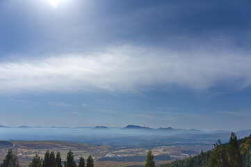 やまなみハイウェイ瀬の本高原から望む阿蘇山。阿蘇くじゅう国立公園の風景。