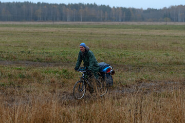 Fototapeta na wymiar Russian bicyclist in the autumn field, Moscow Region