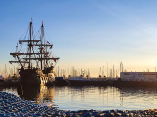 Fototapeta premium Vega Baja del Segura - Torrevieja - Puerto de Torrevieja galeón pirata.