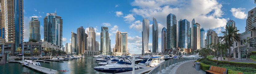 Fototapeta na wymiar Dubai Marina Skyline in the morning