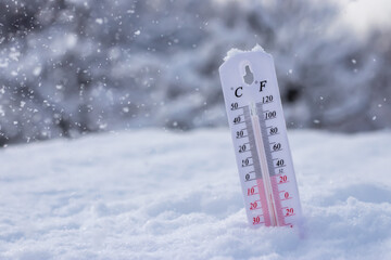 Low temperature thermometer in the snow in Celsius or Fahrenheit