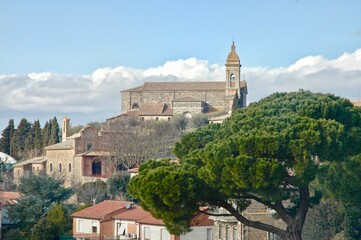 Fototapeta na wymiar Basilica di Montalcino vista dalla fortezza . Siena .Toscana