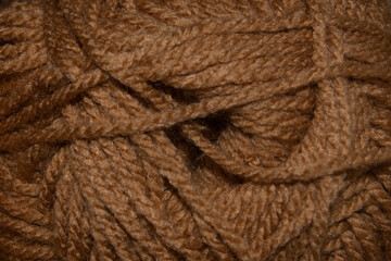 Ovillo de lana marrón