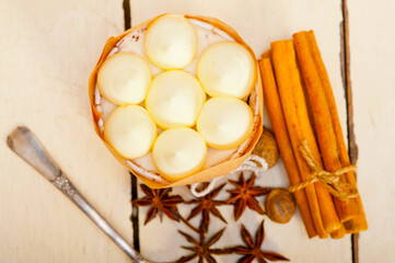 vanilla and spice cream cake dessert
