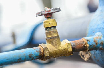 Old tap to turn off the water during the day