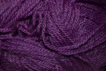 Ovillo de lana morado