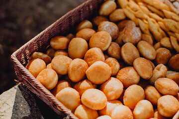 Corbeille de beignets pour accueillir les invités
