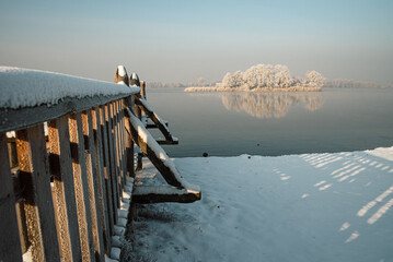 Wyspa ptasia na jeziorze Lednickim.  © P.M.Photo