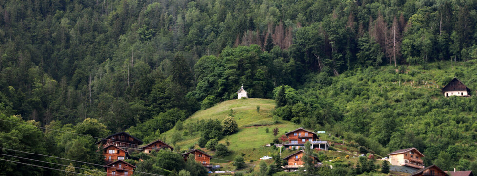 Queige - Chapelle dans la Prairie