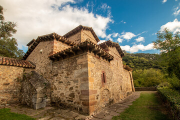 Fototapeta na wymiar Pre-Romanesque church, in the middle of the mountains